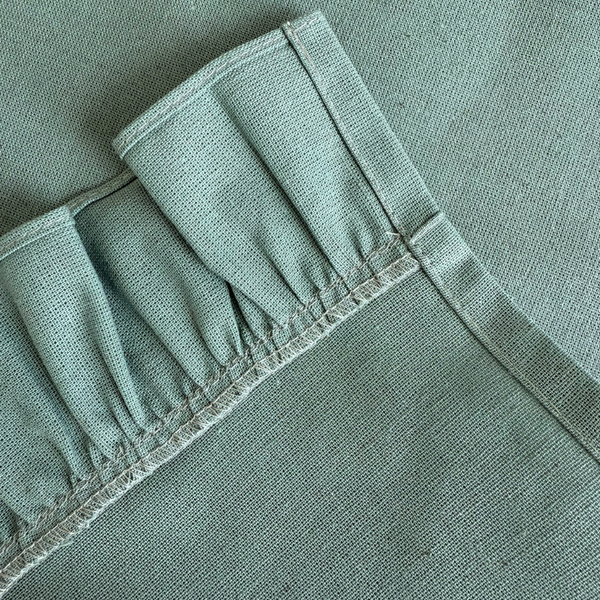 Изображение товара Дорожка на стол ОМурМебель 140x40см с рюшами (синий)