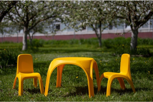 Изображение товара Комплект мебели с детским столом ИМпласт 15368 (желтый)