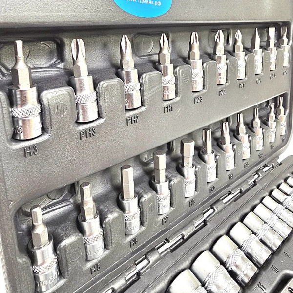 Изображение товара Универсальный набор инструментов Маяк авто 24606м