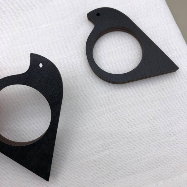 Изображение товара Набор сервировочных салфеток ОМурМебель с держателем Птичка черная (6шт, белый)