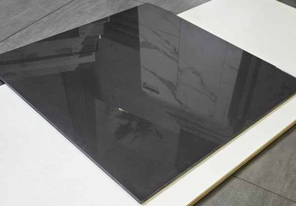 Изображение товара Плитка Пиастрелла МС-601 черный полир. (600x600)