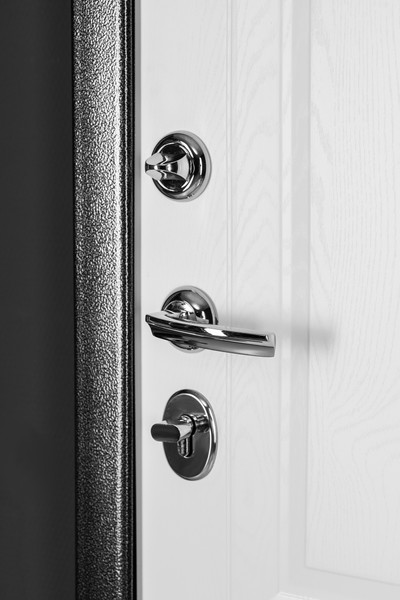 Изображение товара Входная дверь Guard Классика MG60 87х205 правая (черное серебро/белый ясень)