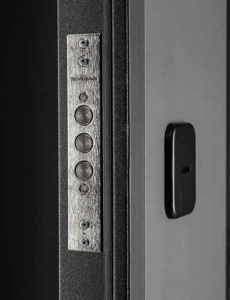 Изображение товара Входная дверь Guard MG75 МДФ/МДФ 87х205 правая (серый/белый ясень)