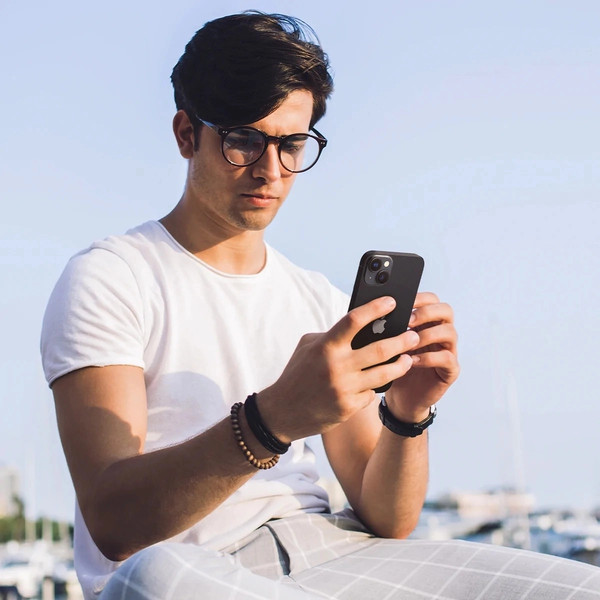 Изображение товара Защитное стекло для камеры телефона Spigen Optik Ez Fit Camera Pr. iPhone 14/14 Plus/15/15 Plus / AGL05213 (2шт, черный)