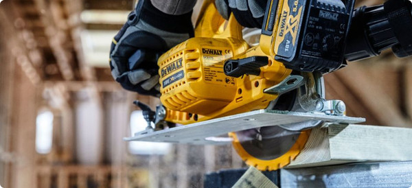 Изображение товара Профессиональная дисковая пила DeWalt DCS570P2