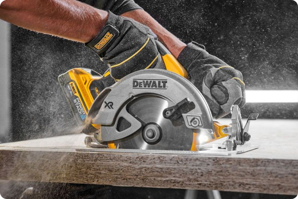 Изображение товара Профессиональная дисковая пила DeWalt DCS570P2