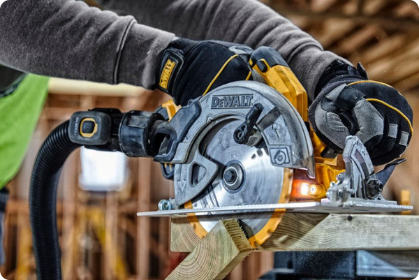 Изображение товара Профессиональная дисковая пила DeWalt DCS570P2