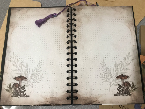 Изображение товара Блокнот Эксмо Волшебный. Bruk.Herbs / 9785042096044 (черный)