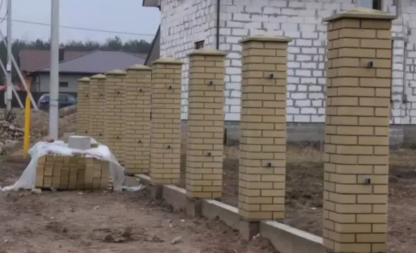 Изображение товара Кирпич пустотелый РуБелЭко гладкий 250x120x65мм / КСПГ2-Ф (песчаник)