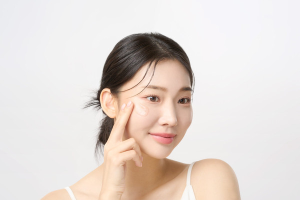 Изображение товара Сыворотка для лица Round Lab Camellia Deep Collagen Firming Ampoule (30мл)