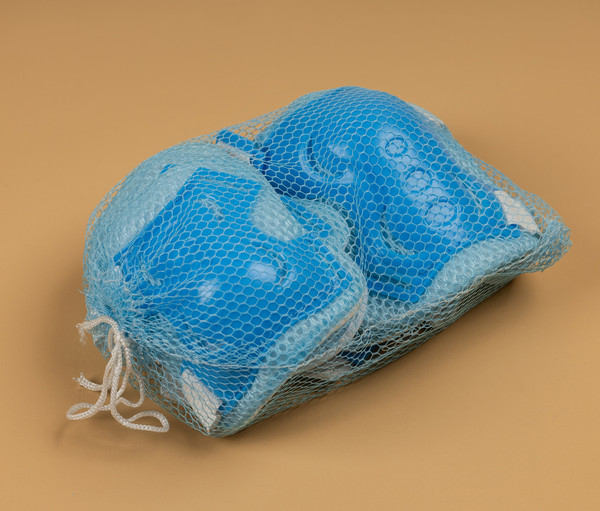 Изображение товара Комплект защиты Twenty ONE Шлем + наколенники (синий)