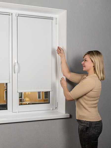 Изображение товара Рулонная штора Lm Decor Симпл Блэкаут LM 68-01 140x170 (белый)