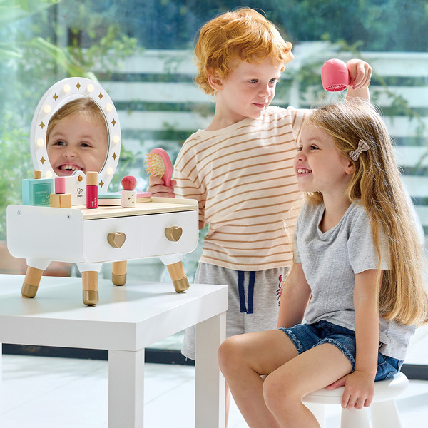 Изображение товара Туалетный столик игрушечный Hape Делюкс комплект. Туалетный столик с аксессуарами / E3219_HP