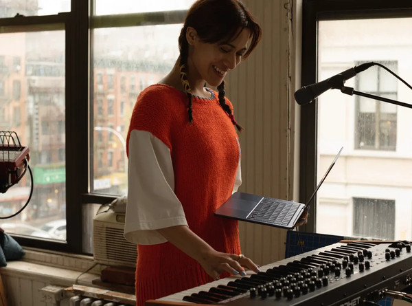 Изображение товара Ноутбук Apple MacBook Air 13 M2 256GB MC7W4 А2681 (сияющая звезда)