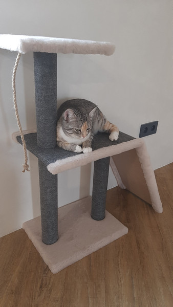 Изображение товара Комплекс для кошек Cat House Молния Лайт 0.83 (ковролин бежевый)