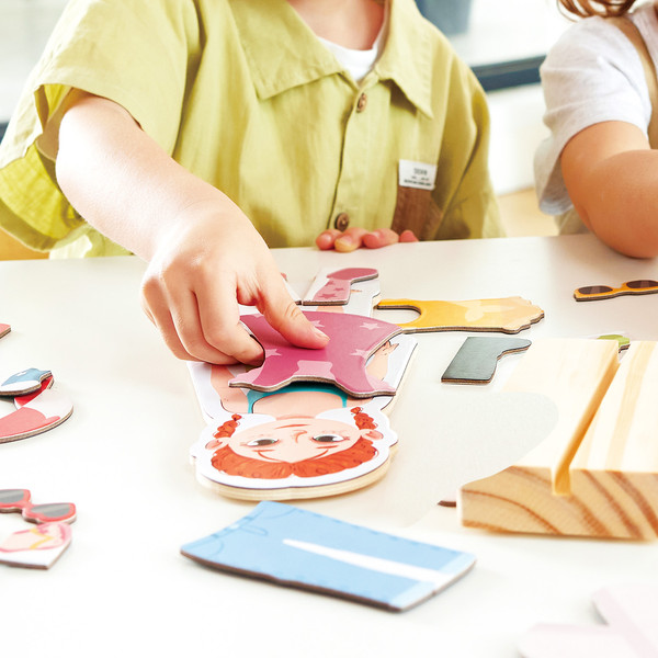 Изображение товара Развивающий игровой набор Hape Меняй наряд / E1651_HP