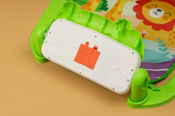 Изображение товара Развивающий коврик Labalu С зеркалом и жирафом прямоугольный (зеленый)