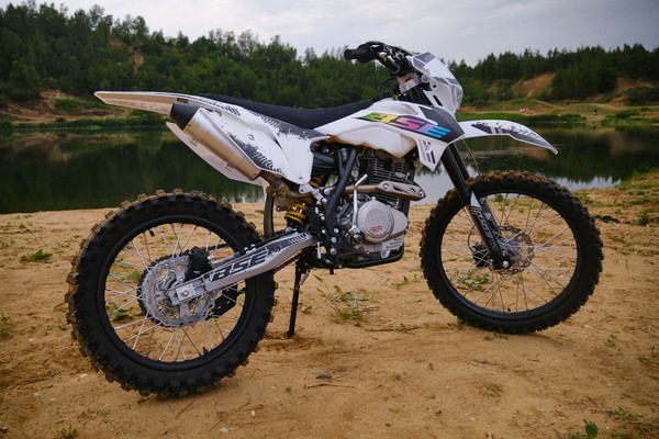 Изображение товара Мотоцикл BSE Z2 L 21/18 / BZ2LKA015HWH1 (Apex)