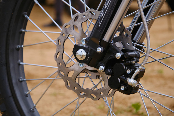 Изображение товара Мотоцикл BSE Z2 L 21/18 / BZ2LKA015HWH1 (Apex)