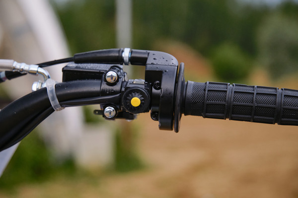 Изображение товара Мотоцикл BSE Z2 L 21/18 / BZ2LKA015HWH1 (Apex)