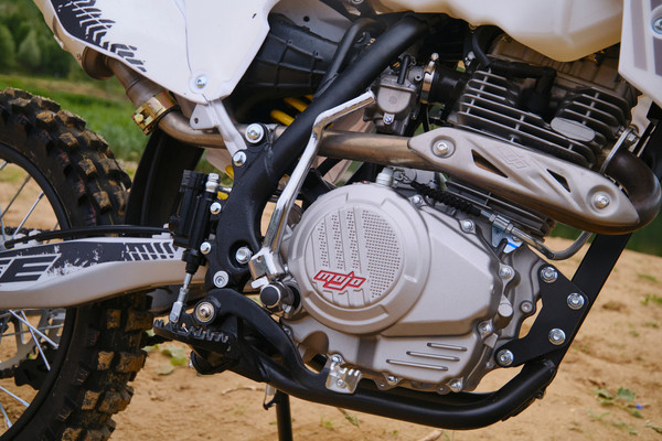 Изображение товара Мотоцикл BSE Z2 L 21/18 / BZ2LKA015HWH1 (Apex)