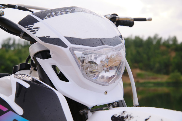 Изображение товара Мотоцикл BSE Z2 L 21/18 / BZ2LKA015HWH1 (Apex)