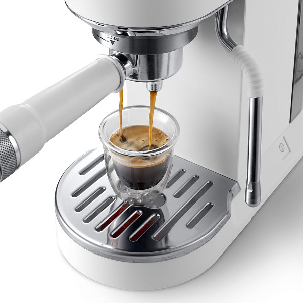 Изображение товара Кофеварка эспрессо DeLonghi EC890.WI