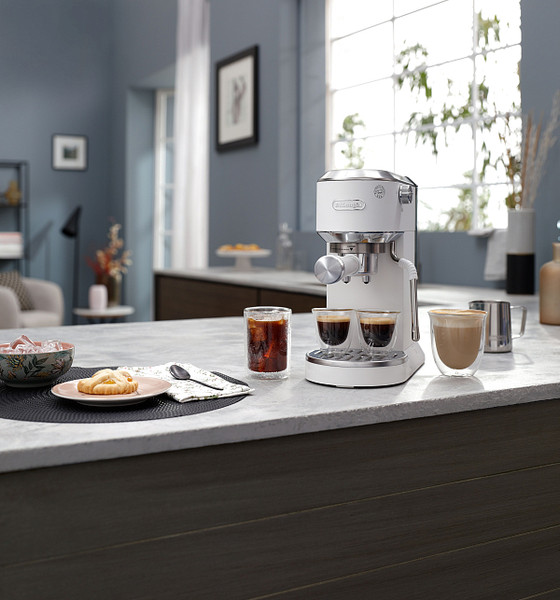 Изображение товара Кофеварка эспрессо DeLonghi EC890.WI