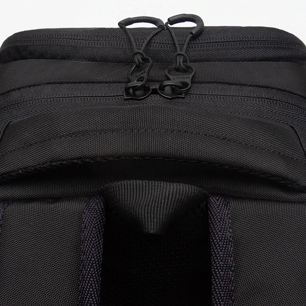 Изображение товара Школьный рюкзак Grizzly RB-551-8 (черный/зеленый)