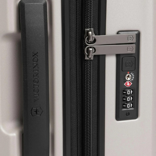 Изображение товара Чемодан на колесах Victorinox Airox Advanced / 653131 (серо-белый матовый)