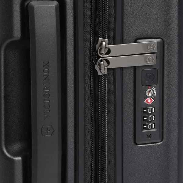 Изображение товара Чемодан на колесах Victorinox Airox Advanced / 612589 (черный матовый)