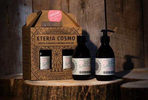 Изображение товара Набор косметики для тела Eteria Cosmo Фрезия сирень и драгоценное дерево набор ETC0621