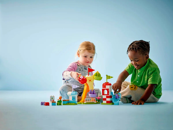 Изображение товара Конструктор Lego Duplo Ярмарка Пеппы / 10453