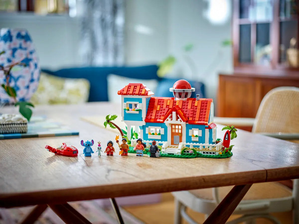 Изображение товара Конструктор Lego Disney Пляжный домик Лило и Стича / 43268