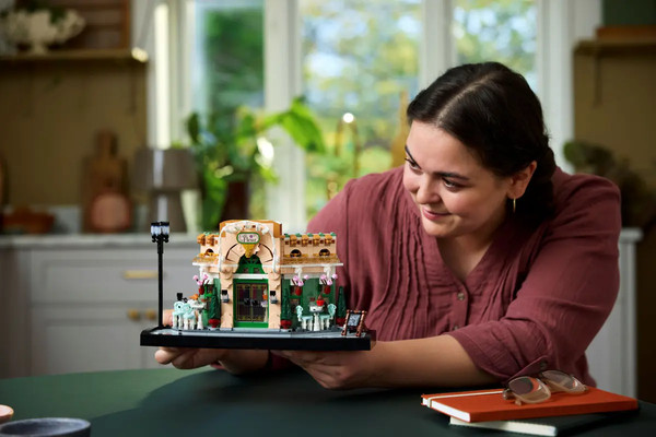 Изображение товара Конструктор Lego Icons Французское кафе / 10362 