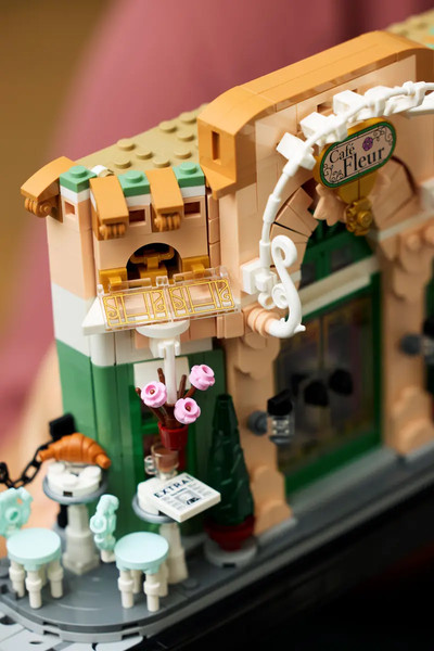 Изображение товара Конструктор Lego Icons Французское кафе / 10362 