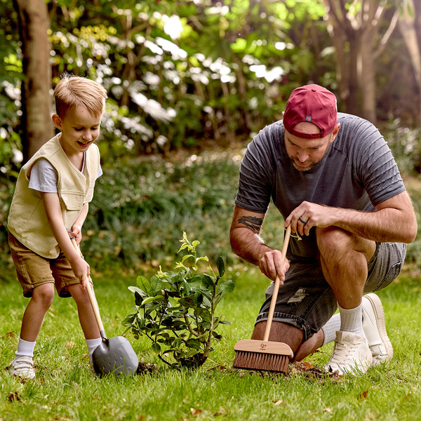 Изображение товара Лопата игрушечная Hape Садовод совковая / E5589_HP