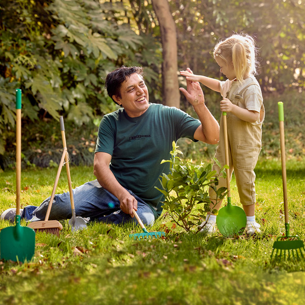 Изображение товара Грабли игрушечные Hape Садовод / E5591_HP