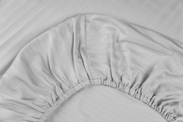 Изображение товара Простыня Samsara На резинке Сат140Пр-0 (страйп-сатин, серый)