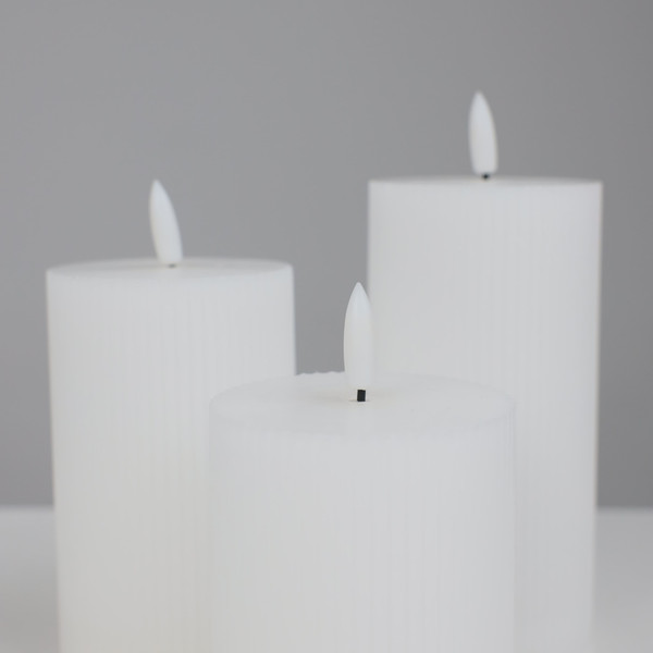 Изображение товара Набор электронных свечей AksHome Тип 1 3 свечи 7.5х13/15.5/18см 1LEDх3 2ААх3