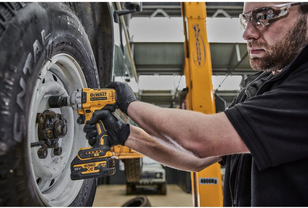 Изображение товара Профессиональный гайковерт DeWalt DCF892P2T