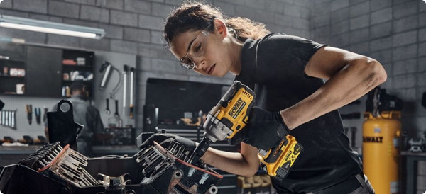 Изображение товара Профессиональный гайковерт DeWalt DCF892P2T