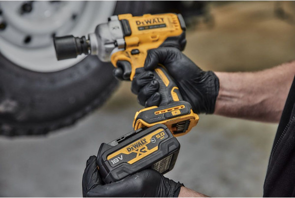 Изображение товара Профессиональный гайковерт DeWalt DCF892P2T
