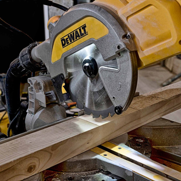 Изображение товара Профессиональная торцовочная пила DeWalt DWS771