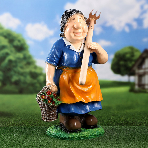 Изображение товара Фигурка для сада Хорошие сувениры Баба с тяпкой / 10609634