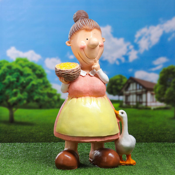 Изображение товара Фигурка для сада Хорошие сувениры Бабушка с пшеницей / 1090059