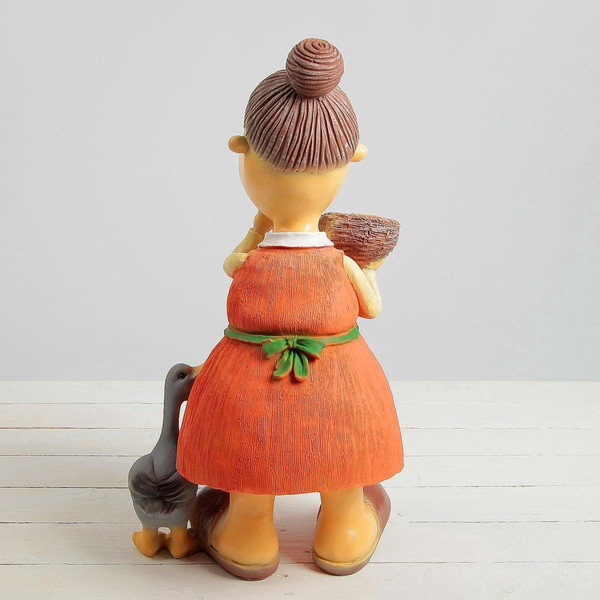 Изображение товара Фигурка для сада Хорошие сувениры Бабушка с пшеницей / 1090059