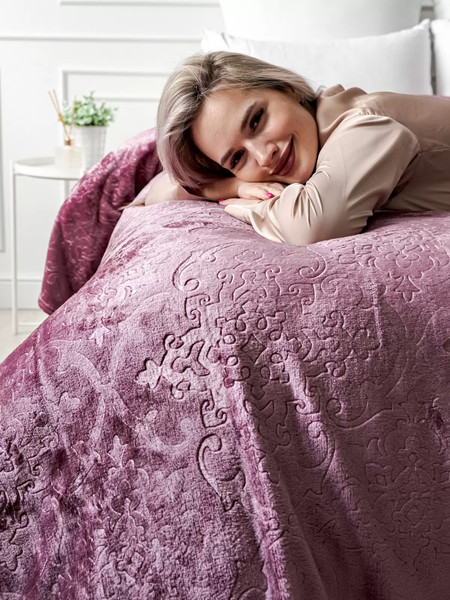 Изображение товара Плед Павлина Skandi Тиснение 150x200 (темно-розовый)