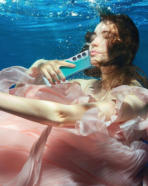 Изображение товара Смартфон Tecno Camon 40 Pro 8GB/256GB (Galaxy Black)