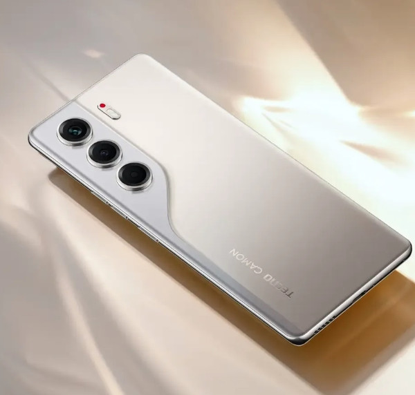 Изображение товара Смартфон Tecno Camon 40 Pro 8GB/256GB (Galaxy Black)